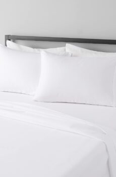 Amazon Basics Lightweight Super Soft Easy Care Microfiber 4-Piece Bed Sheet Set with 14-Inch Deep Pockets, Queen, Bright White, Solid